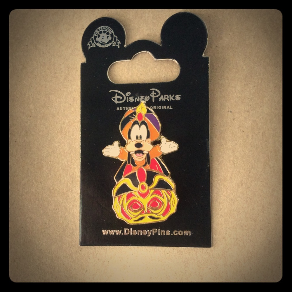 Disney Tokyo Halloween Event Goofy Prize Pin NEW